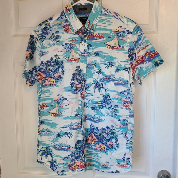 J. Crew Men's Classic Short Sleeve Button Down Shirt, Size: Medium Color: Island - Picture 2 of 16